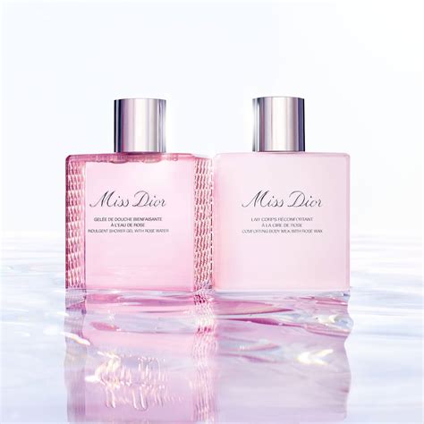 Verwöhnendes Miss Dior Duschgel mit Rosenwasser .